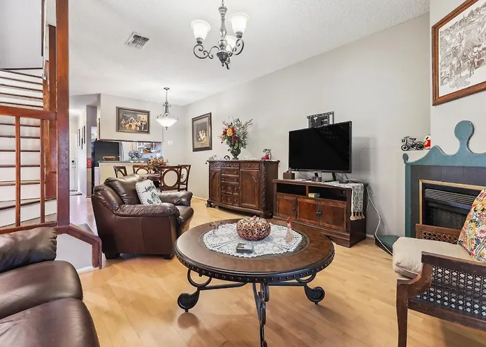 San Antonio Townhome Community Pool And Hot Tub!
