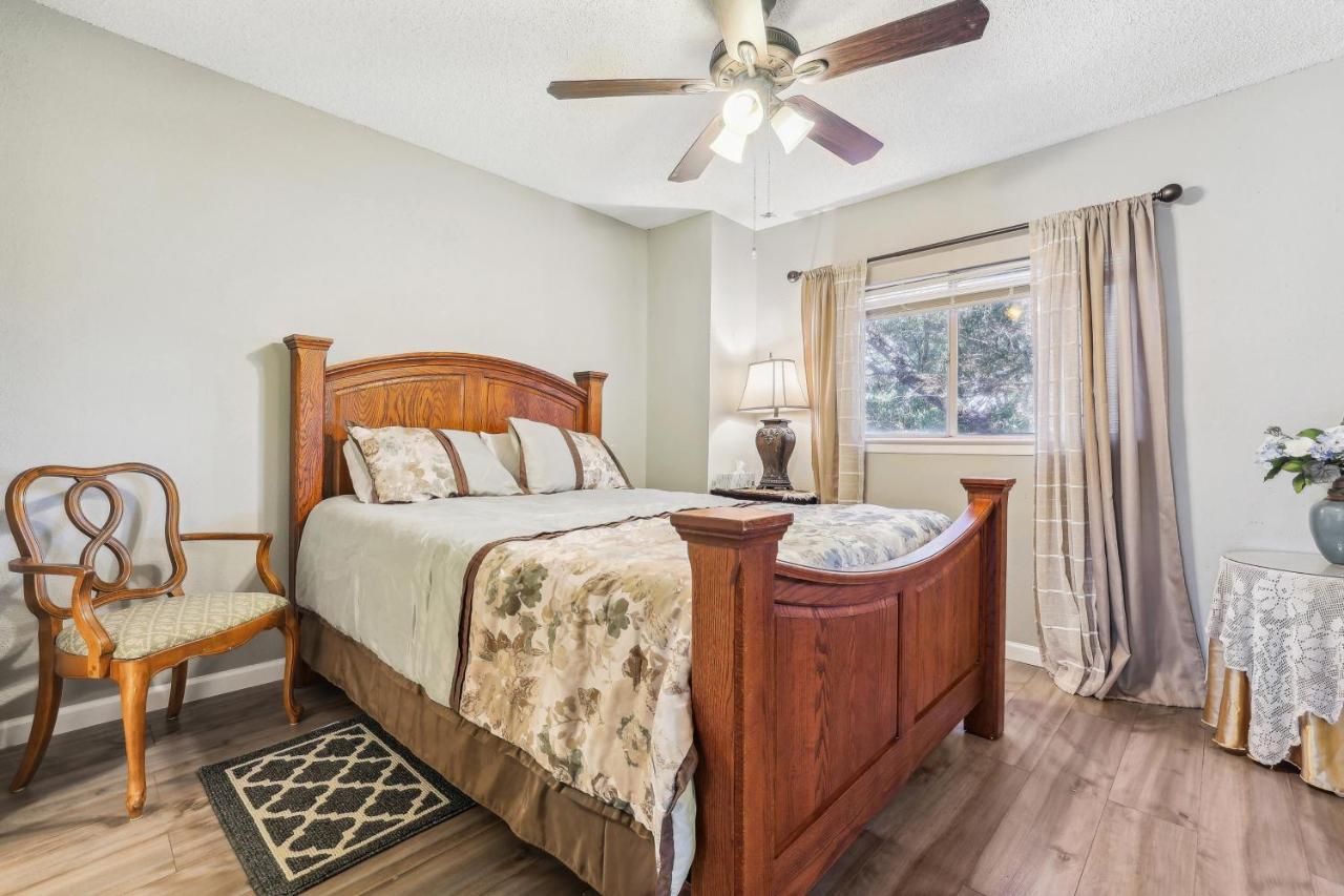 Townhome Community Pool And Hot Tub! * San Antonio