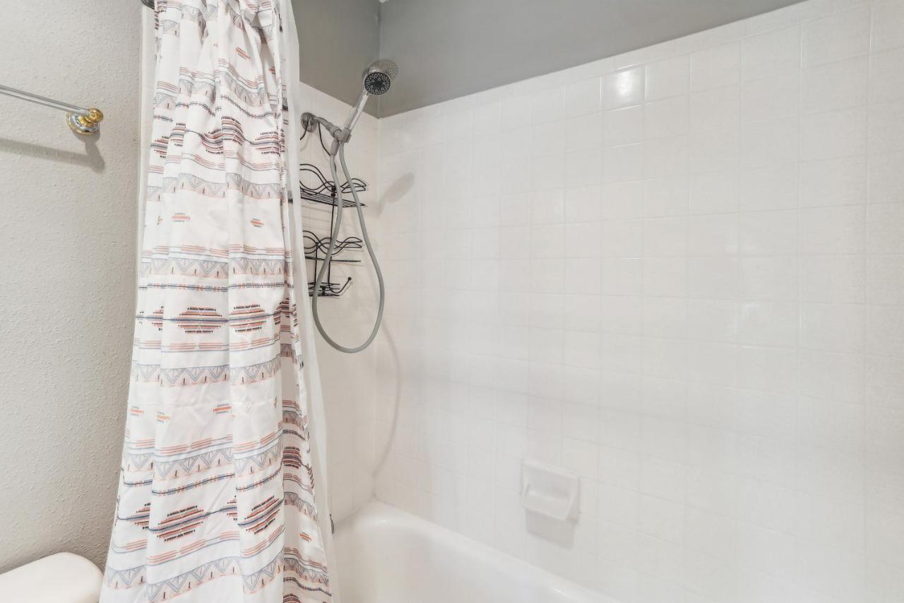 Townhome Community Pool And Hot Tub!